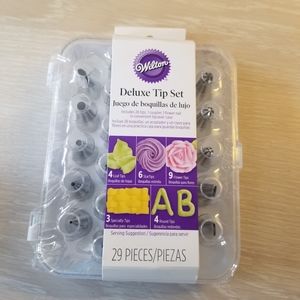 Wilton Deluxe tip set